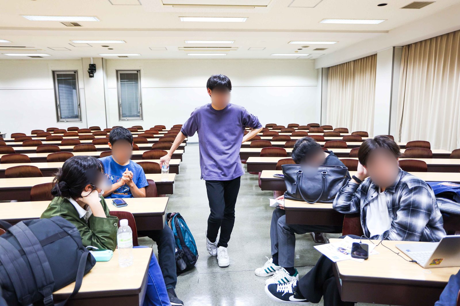 10月8日の部会。教室で話し合う大学祭実行委員会の実行委員